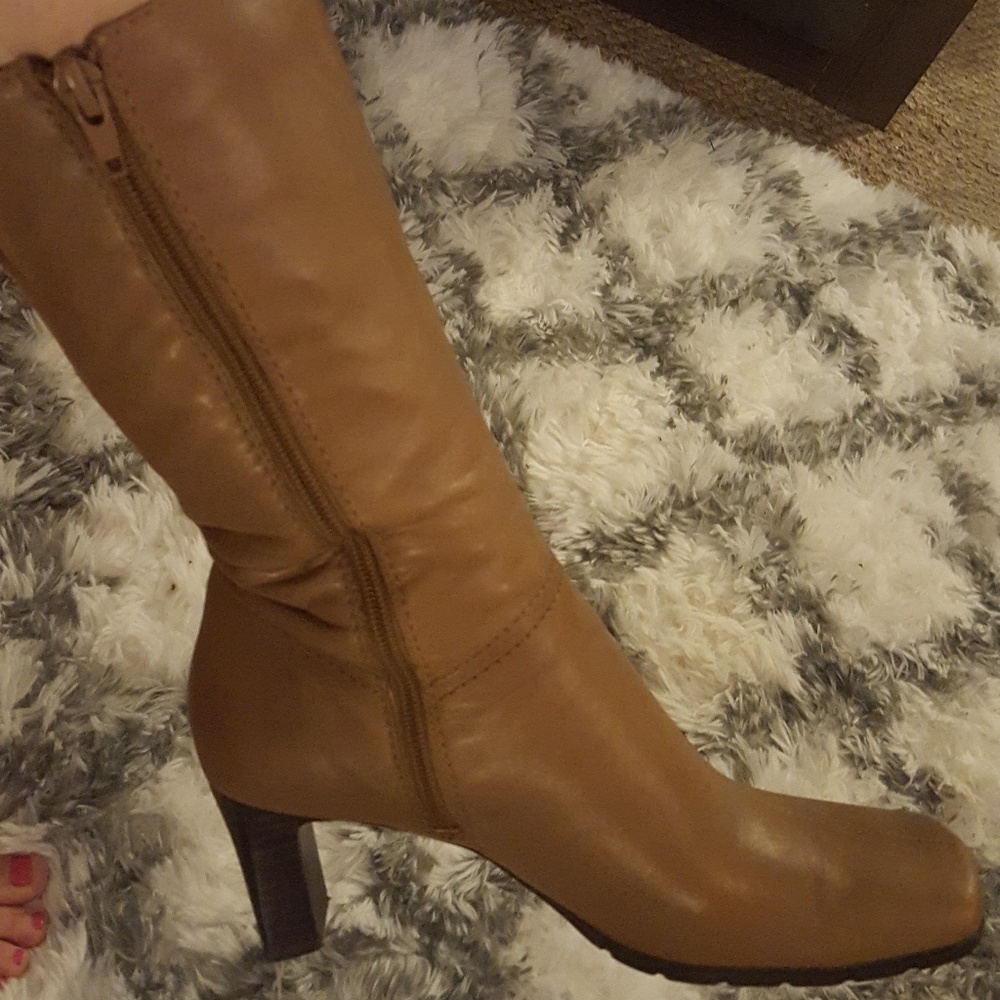 Bandolino zip up leather boot size 8 worn once